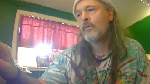 Snapshot of hippiedad333 chatting on May 28, 2026, 10:18 pm hippiedad333 online show from May 28, 2026, 10:18 pm