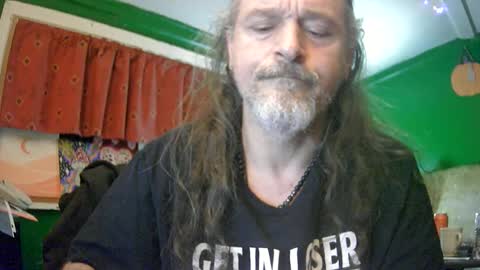 Snapshot of hippiedad333 chatting on June 14, 2026, 8:05 am hippiedad333 online show from June 14, 2026, 8:05 am