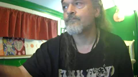 Snapshot of hippiedad333 chatting on June 15, 2026, 2:03 am hippiedad333 online show from June 15, 2026, 2:03 am
