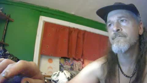 Snapshot of hippiedad333 chatting on June 24, 2026, 4:33 am hippiedad333 online show from June 24, 2026, 4:33 am