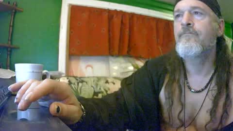 Snapshot of hippiedad333 chatting on July 11, 2026, 6:05 am hippiedad333 online show from July 11, 2026, 6:05 am