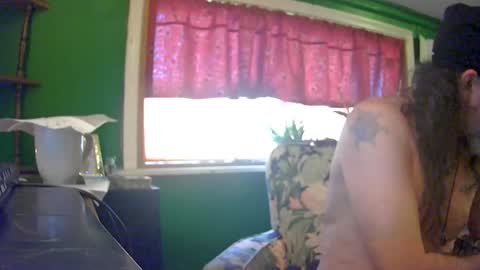 Snapshot of hippiedad333 chatting on July 12, 2026, 11:29 pm hippiedad333 online show from July 12, 2026, 11:29 pm