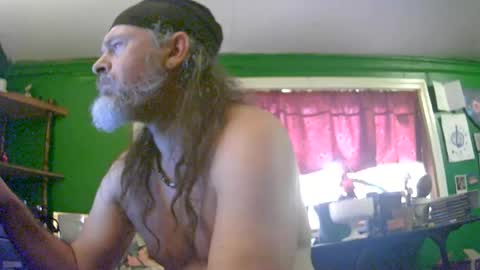 Snapshot of hippiedad333 chatting on July 27, 2026, 10:06 pm hippiedad333 online show from July 27, 2026, 10:06 pm