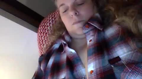 Snapshot of hippysnewhere chatting on April 26, 2026, 12:52 am hippysnewhere online show from April 26, 2026, 12:52 am