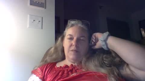 Snapshot of hippysnewhere chatting on May 19, 2026, 9:26 am hippysnewhere online show from May 19, 2026, 9:26 am
