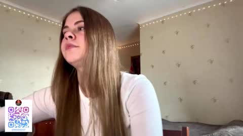 I am Amy ntmu Lets hit 10 Thumbs Up together online show from March 15, 2026, 11:38 am