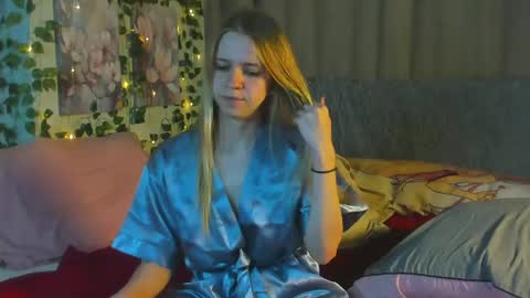 Snapshot of hit_spicy_girls chatting on May 21, 2026, 9:22 pm Im online 1500 GMT-4 online show from May 21, 2026, 9:22 pm