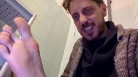 Snapshot of hitmenoww chatting on December 21, 2024, 9:36 pm hitmenoww online show from December 21, 2024, 9:36 pm