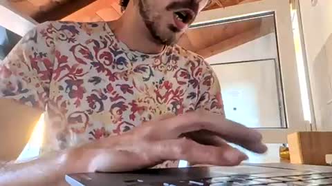hitmenoww online show from July 23, 2026, 8:34 am