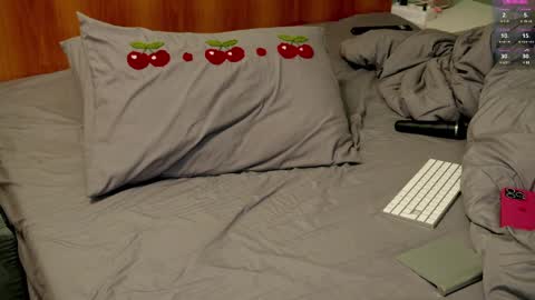 Holly online show from February 15, 2025, 11:47 pm