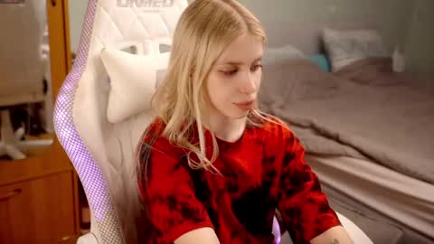 Snapshot of ho1yh01e chatting on May 27, 2026, 6:49 pm Holly online show from May 27, 2026, 6:49 pm