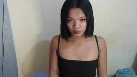 Snapshot of hoelyguine chatting on April 3, 2026, 4:43 am Guinevere3 online show from April 3, 2026, 4:43 am