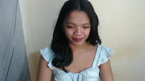 Snapshot of hoelyguine chatting on April 6, 2026, 4:21 am Guinevere3 online show from April 6, 2026, 4:21 am