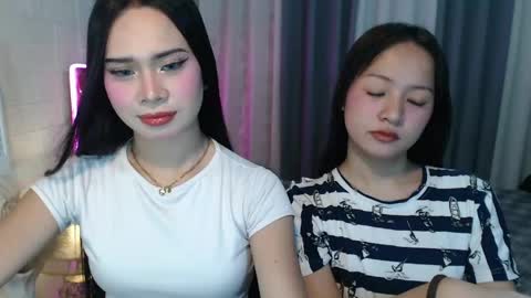 hoelymolly online show from April 25, 2026, 7:22 pm