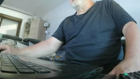 Snapshot of hofnung chatting on June 27, 2026, 5:40 pm hofnung online show from June 27, 2026, 5:40 pm