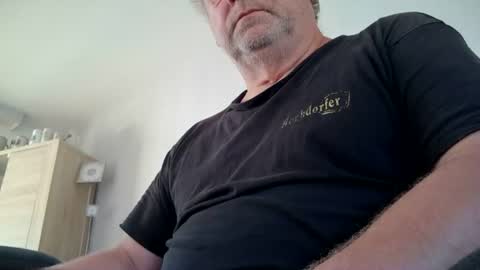 Snapshot of hofnung chatting on August 1, 2026, 5:01 pm hofnung online show from August 1, 2026, 5:01 pm