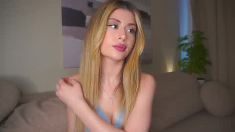 Moni Monica online show from May 20, 2026, 8:09 am