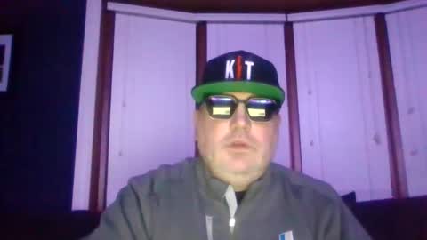 holden_minutz online show from December 5, 2025, 9:40 am