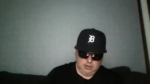 holden_minutz online show from April 15, 2026, 7:59 am