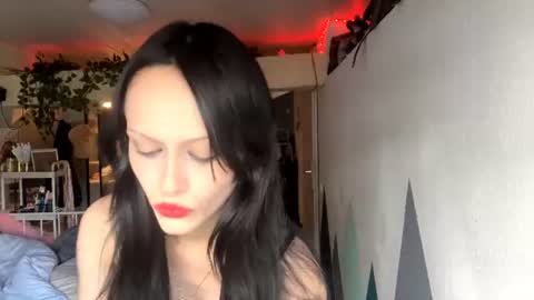 Snapshot of holliedavine chatting on June 11, 2026, 4:27 pm Ava online show from June 11, 2026, 4:27 pm