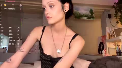 Snapshot of holliedavine chatting on June 25, 2026, 3:38 pm Ava online show from June 25, 2026, 3:38 pm