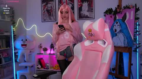 Snapshot of holliwould_ chatting on September 12, 2025, 5:57 pm Holli online show from September 12, 2025, 5:57 pm