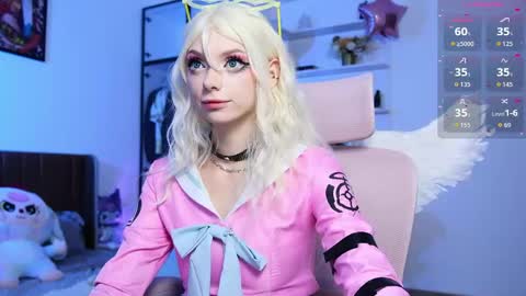 Snapshot of holliwould_ chatting on May 5, 2026, 12:13 pm Holli online show from May 5, 2026, 12:13 pm