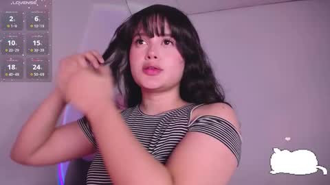 holly_16 online show from February 16, 2025, 12:19 am