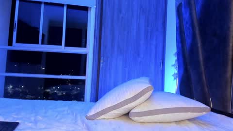 Snapshot of holly_29_m chatting on January 16, 2025, 2:41 am Mara online show from January 16, 2025, 2:41 am