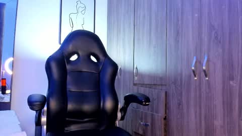 Snapshot of holly_29_m chatting on February 17, 2025, 6:42 am Mara online show from February 17, 2025, 6:42 am