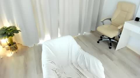 Snapshot of holly_amy chatting on July 14, 2026, 10:21 am Amy online show from July 14, 2026, 10:21 am