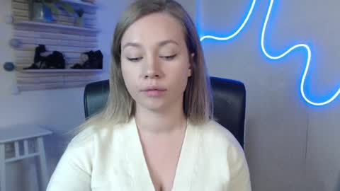 Holly online show from March 12, 2025, 3:24 am