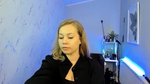 Holly online show from September 29, 2025, 5:07 pm