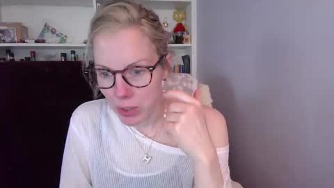 holly_bourbon online show from March 1, 2026, 7:16 pm