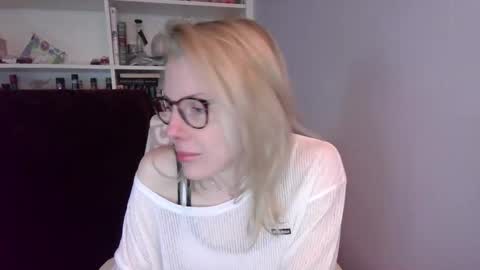 holly_bourbon online show from March 4, 2026, 6:58 pm