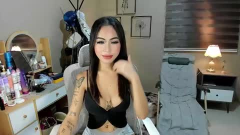 holly_cassandra online show from February 27, 2026, 5:35 pm