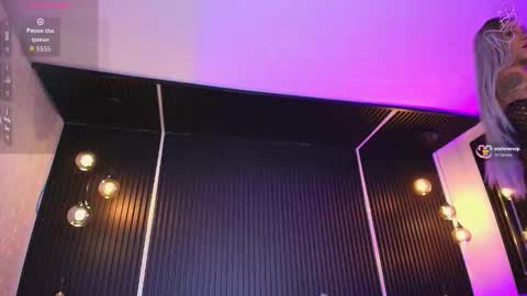 April online show from November 10, 2025, 10:31 pm