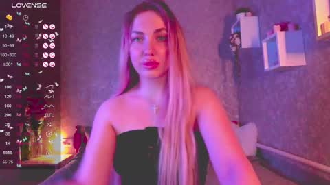 Snapshot of holly_molly8 chatting on January 10, 2025, 6:06 pm holly_molly8 online show from January 10, 2025, 6:06 pm