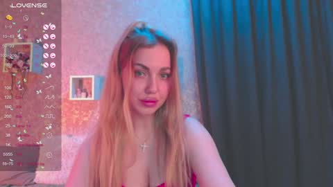 Snapshot of holly_molly8 chatting on January 22, 2025, 5:49 pm holly_molly8 online show from January 22, 2025, 5:49 pm