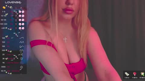 Snapshot of holly_molly8 chatting on January 26, 2025, 5:13 pm holly_molly8 online show from January 26, 2025, 5:13 pm