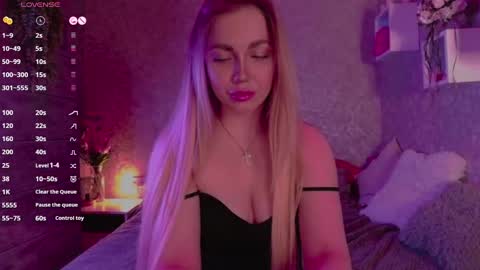 Snapshot of holly_molly8 chatting on March 7, 2025, 6:00 pm holly_molly8 online show from March 7, 2025, 6:00 pm