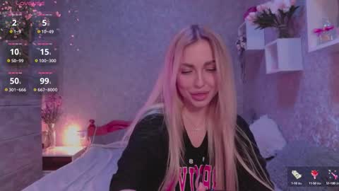 Snapshot of holly_molly8 chatting on October 4, 2025, 5:55 pm holly_molly8 online show from October 4, 2025, 5:55 pm