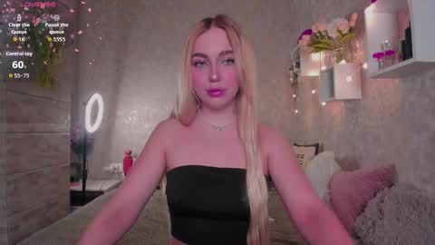 Snapshot of holly_molly8 chatting on November 15, 2025, 10:59 pm holly_molly8 online show from November 15, 2025, 10:59 pm