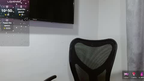 Snapshot of holly_rose69 chatting on May 3, 2026, 5:35 am Holly online show from May 3, 2026, 5:35 am
