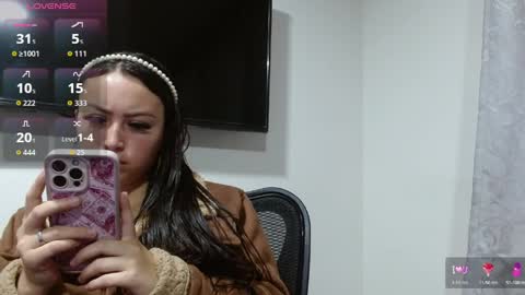 Snapshot of holly_rose69 chatting on May 5, 2026, 2:19 am Holly online show from May 5, 2026, 2:19 am