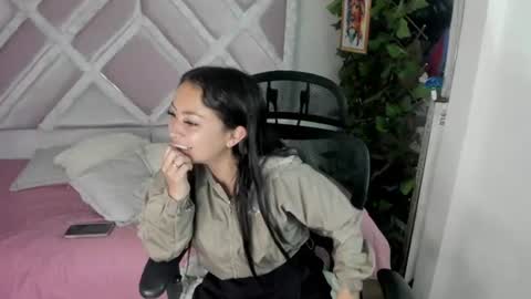 Snapshot of holly_rose69 chatting on June 12, 2026, 7:35 pm Holly online show from June 12, 2026, 7:35 pm