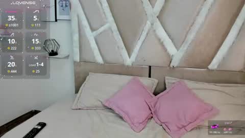 Snapshot of holly_rose69 chatting on July 14, 2026, 5:01 am Holly online show from July 14, 2026, 5:01 am