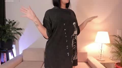 holly    online show from March 15, 2026, 3:45 am