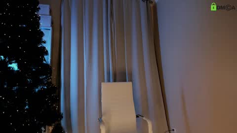 Snapshot of hollyextra chatting on December 19, 2024, 8:55 pm hollyextra online show from December 19, 2024, 8:55 pm