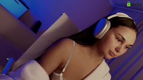 Snapshot of hollyextra chatting on February 20, 2025, 5:18 pm hollyextra online show from February 20, 2025, 5:18 pm